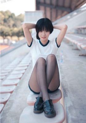 年上大佬掌心宠女儿救妈妈短剧