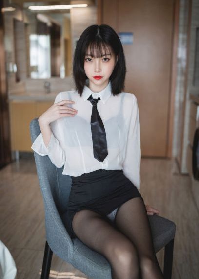 横内晶